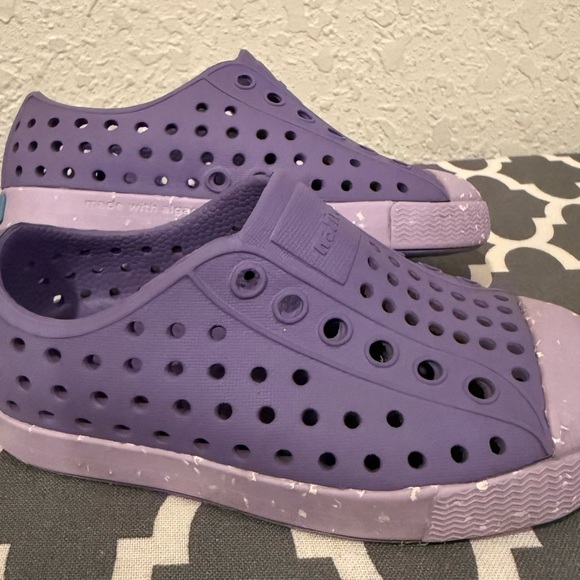 Native Jefferson purple shoes (size C7) - Picture 2 of 6